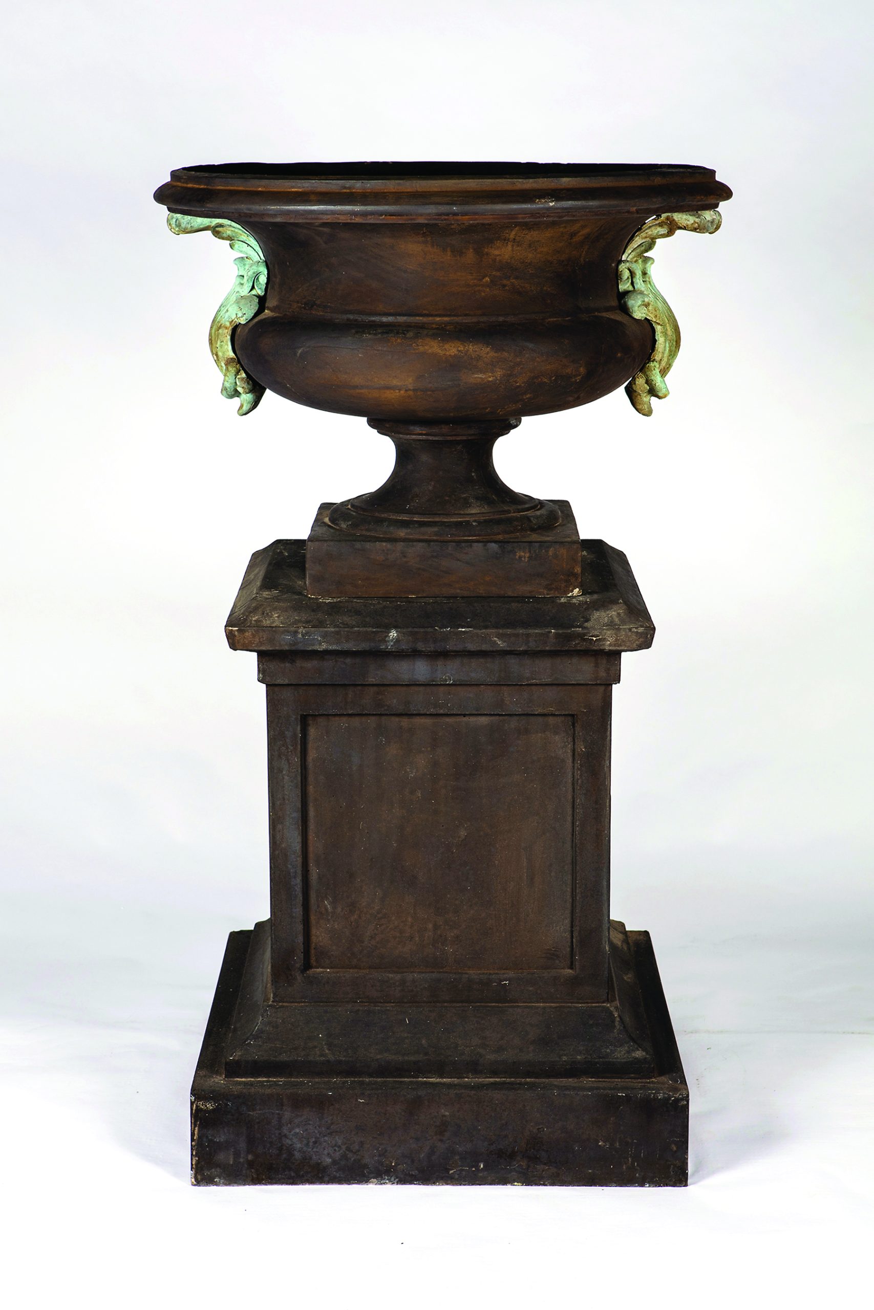 Avignon Urn & Pedestal