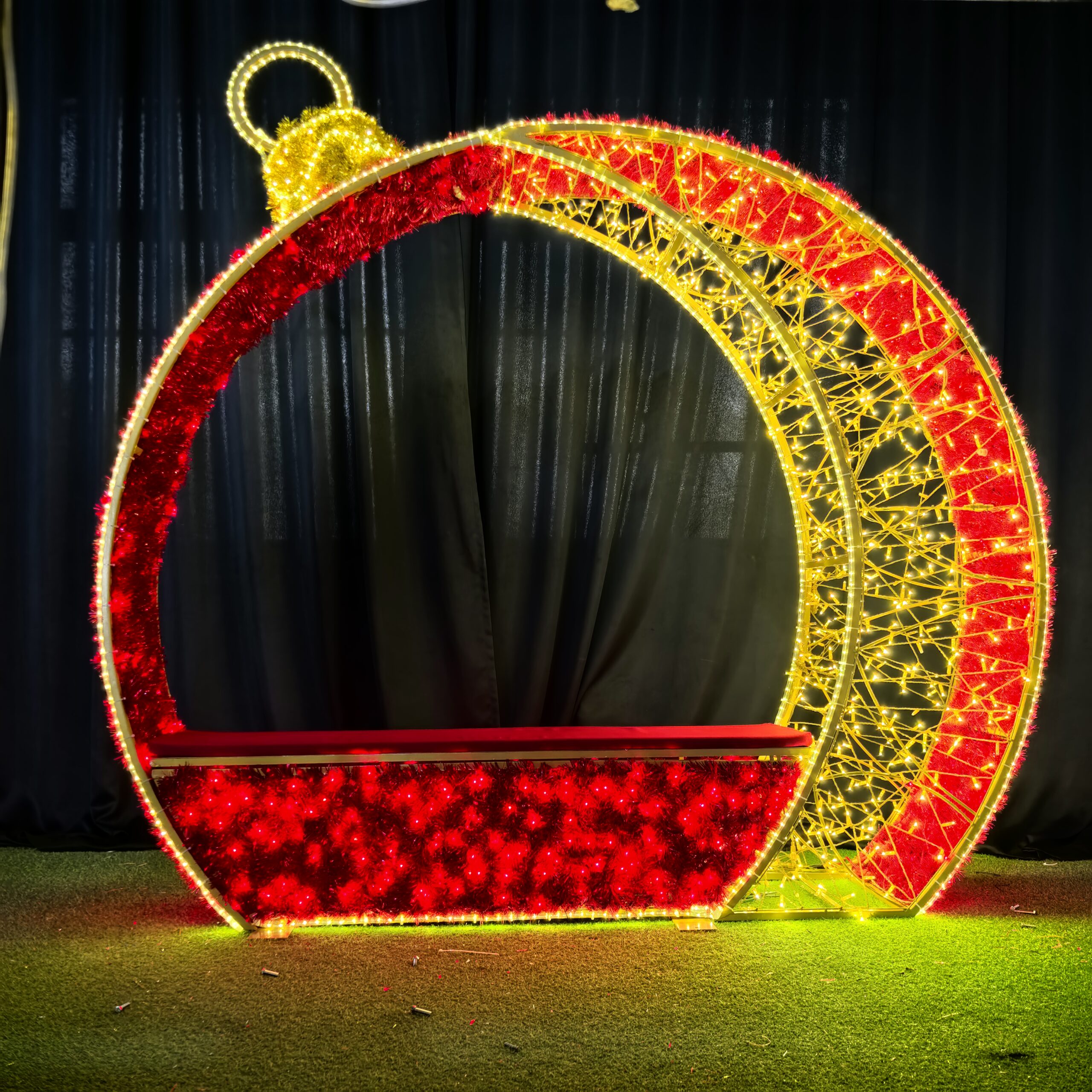 Christmas Bauble Bench 2.5m