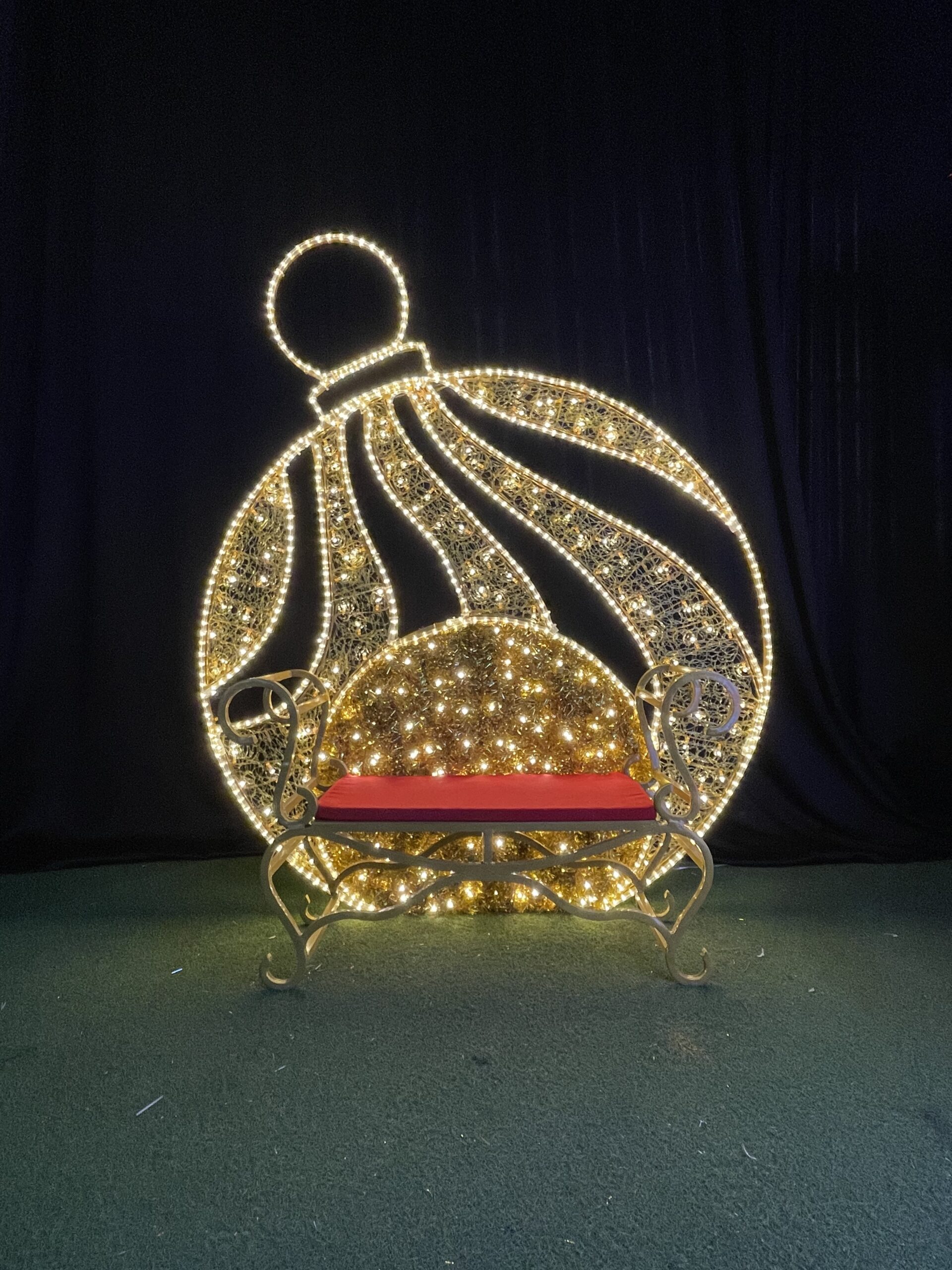 2D Bauble with Seat 2.1m