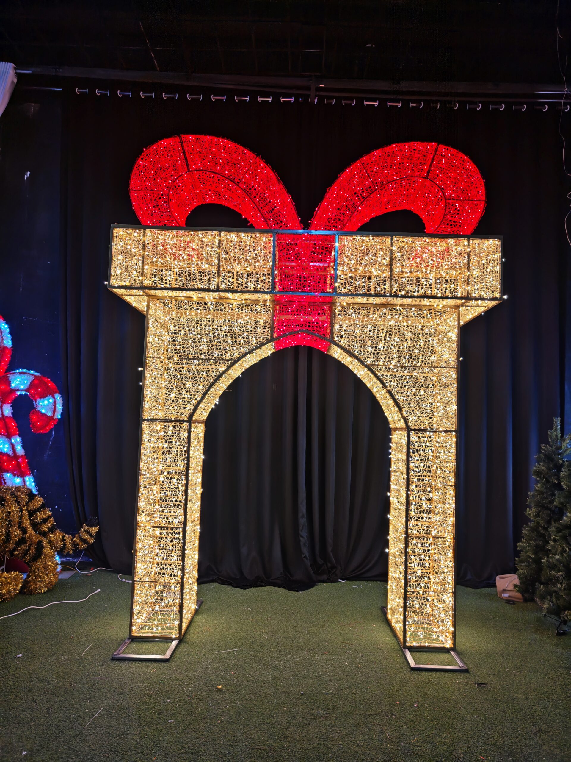 Giant Gift Box Archway 4m